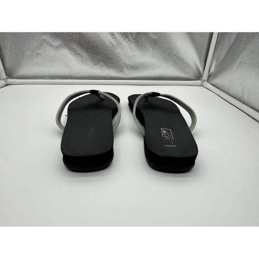 Yellow Box Womens Flip Flop Sandals Silver Glitter Straps Black Foam Size 10.5in - Picture 4 of 6